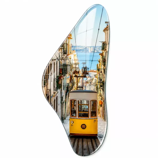Lizbon Sokakları ve Sarı Tramvay Temalı Geometrik Cam Tablo